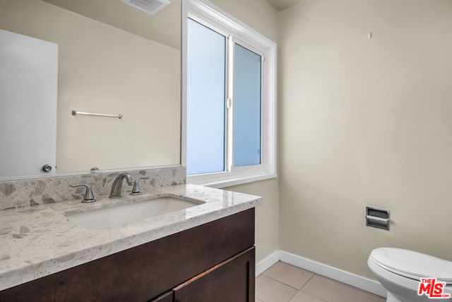 5137 Reynier Avenue, Los Angeles CA: https://media.crmls.org/mediaz/75d0789c-9890-4de0-a34e-659e4a47ab9d.jpg
