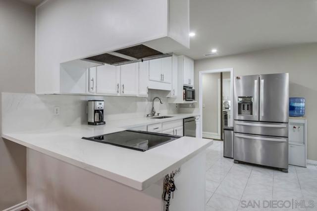 15380 Via La Gitano, Poway CA: https://media.crmls.org/mediaz/75d0cc75-75fc-4dfe-8b04-45d9a411c923.jpg