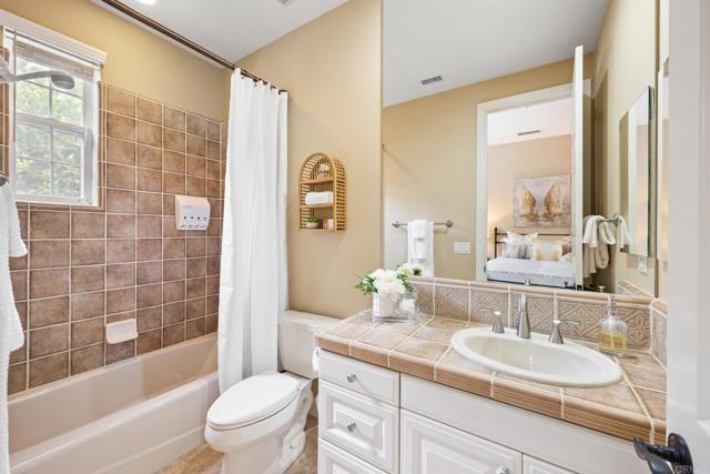 Detail Gallery Image 16 of 61 For 14055 Caminito Vistana, San Diego,  CA 92130 - 4 Beds | 3/1 Baths