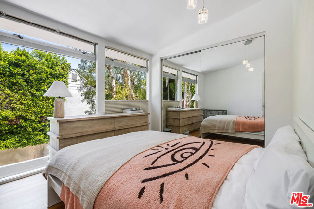 1331 CORDELL Place, Los Angeles CA: https://media.crmls.org/mediaz/75d1b7da-0ca3-4516-b49c-c6bc63c024c5.jpg