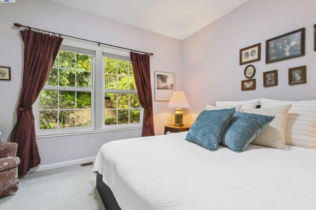 3565 Star Ridge Rd, Hayward CA: https://media.crmls.org/mediaz/75d1ea17-2c56-42bb-858c-72c11e259dec.jpg