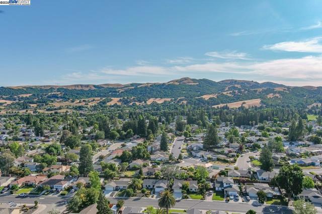 260 Mara Pl, San Ramon CA: https://media.crmls.org/mediaz/75d248e5-aaab-4fa9-89d0-90b80823d06a.jpg