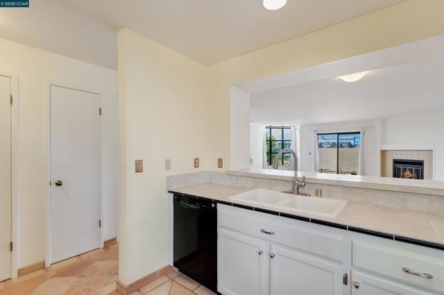 171 Nantucket Ln, Vallejo CA: https://media.crmls.org/mediaz/75d25a63-4b4b-483d-b24b-a9c0b479f91a.jpg