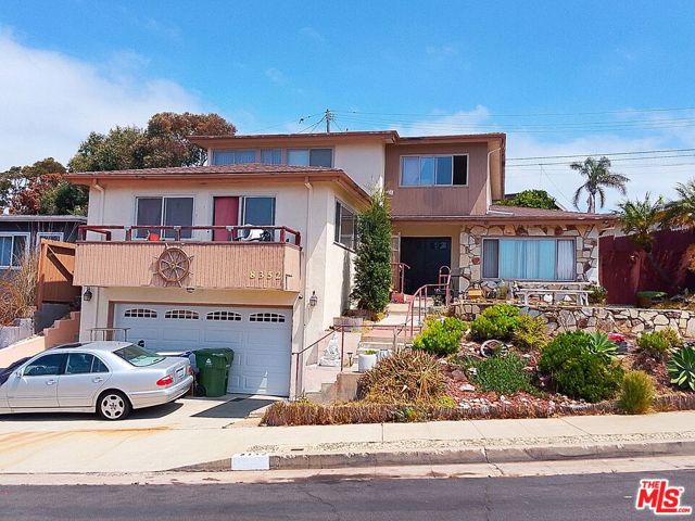 8352 Zitola Terrace, Playa del Rey CA: https://media.crmls.org/mediaz/75d27fac-0ba0-40ad-83c8-c251f00bcaf4.jpg
