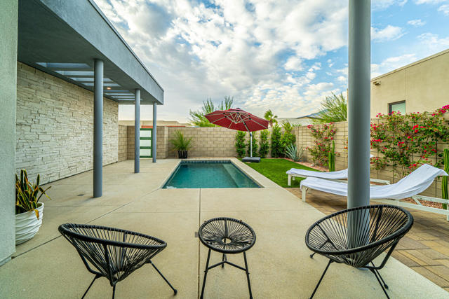 814 Nugget Lane, Palm Springs CA: https://media.crmls.org/mediaz/75d2aa11-46ba-4d88-aab7-f7857c4a8eaa.jpg