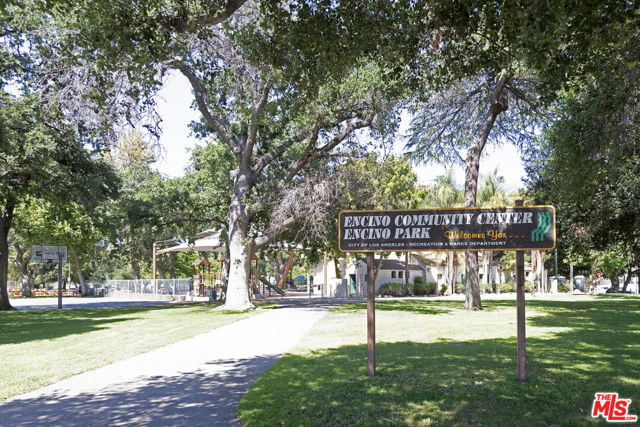 4949 Genesta Avenue, Encino CA: https://media.crmls.org/mediaz/75d398ec-90ca-4692-9e1e-85202dbecc93.jpg