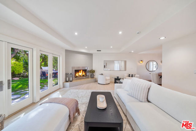 10148 Angelo Circle, Beverly Hills CA: https://media.crmls.org/mediaz/75d3bdd5-6650-4227-9435-22ad48945dab.jpg