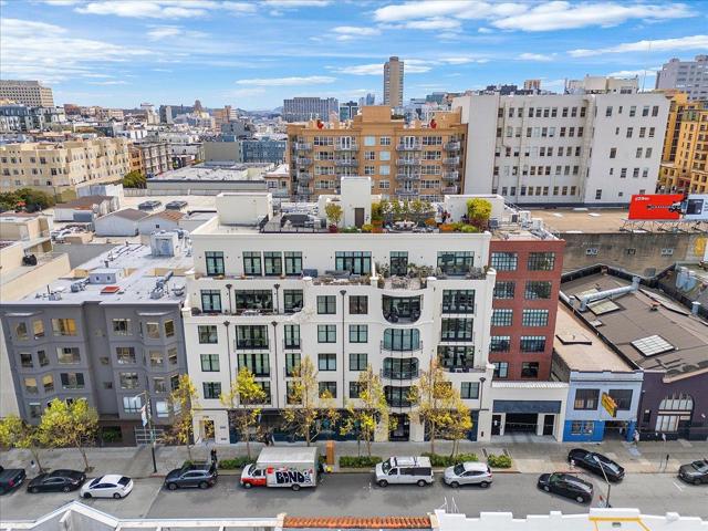 1645 Pacific Avenue, San Francisco CA: https://media.crmls.org/mediaz/75d3d329-9721-4b68-bbcd-02694b1cf88f.jpg