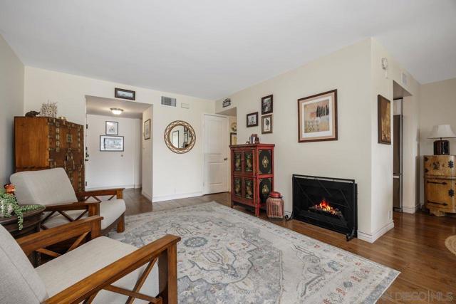 2564 Navarra Dr, Carlsbad CA: https://media.crmls.org/mediaz/75d3eff2-1bdf-46f1-bc05-1c83b3b6d9a0.jpg