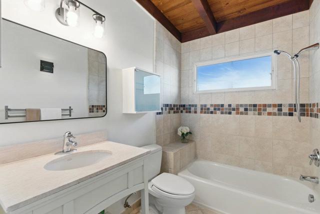 3225 Upper Lock Avenue, Belmont CA: https://media.crmls.org/mediaz/75d407ef-84a2-4bb4-ac92-479861387665.jpg