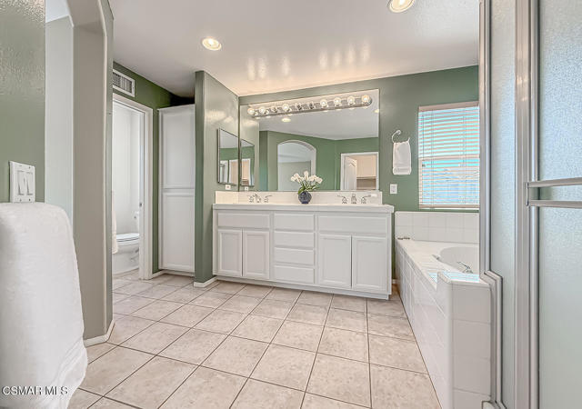 2511 Aurora Lane, Simi Valley CA: https://media.crmls.org/mediaz/75d41ac6-e9ec-4264-9010-adc2983e8fe8.jpg