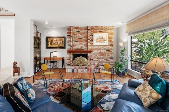 13414 Calle Colina, Poway CA: https://media.crmls.org/mediaz/75d4443e-dc42-4f14-a873-b59f5c890c74.jpg