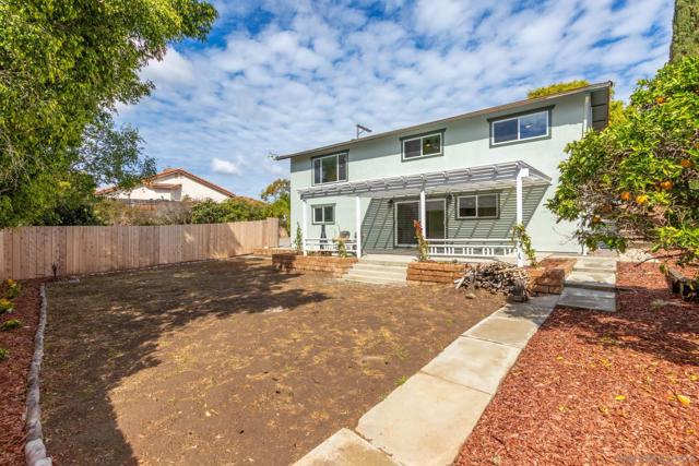 361 E Indian Rock Rd, Vista CA: https://media.crmls.org/mediaz/75d4d046-5145-40f8-8221-9f750cc84e89.jpg