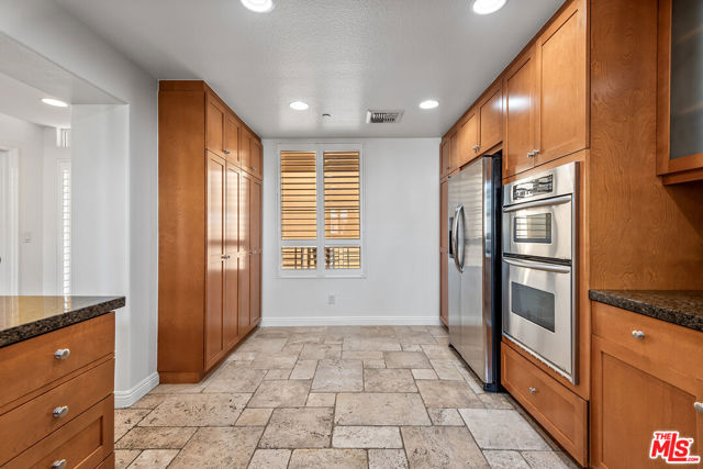 5831 Seawalk Drive, Playa Vista CA: https://media.crmls.org/mediaz/75d4e28d-00fc-4c0a-83ef-2c31c6d744e6.jpg
