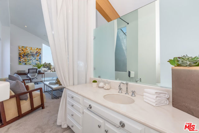 18 Union Jack Street, Marina del Rey CA: https://media.crmls.org/mediaz/75d51be1-437a-4e88-968c-b12e0bbe00f7.jpg