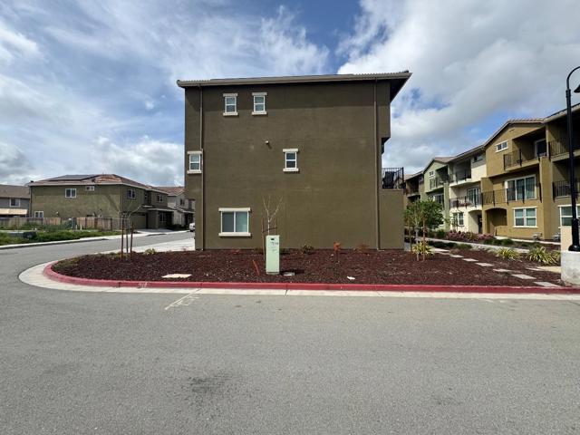116 Bundeson Circle, Hollister CA: https://media.crmls.org/mediaz/75d51cf7-8f31-45e0-949f-5311a327e998.jpg