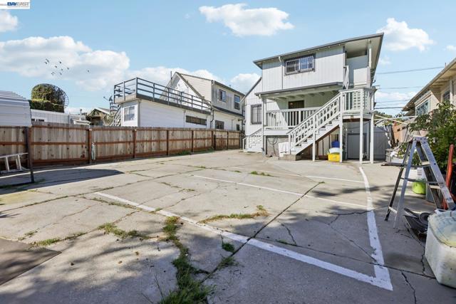 2514 21St Ave, Oakland CA: https://media.crmls.org/mediaz/75d5314c-b397-4208-86bf-fd250cd2a859.jpg