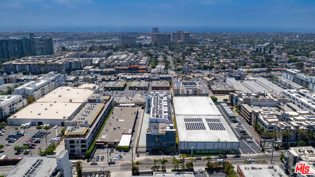 4115 Glencoe Avenue, Marina del Rey CA: https://media.crmls.org/mediaz/75d5c14a-2f27-4ca0-8fb4-e3ac38e615b2.jpg