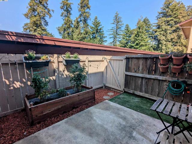 Image 17 of 19 For 1547 Parkwood Pl