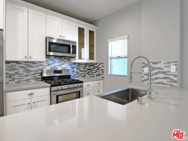 10560 SANTA MONICA, Los Angeles CA: https://media.crmls.org/mediaz/75d67c3a-7ee2-4da7-bc5c-1a2dc1ae8cdc.jpg