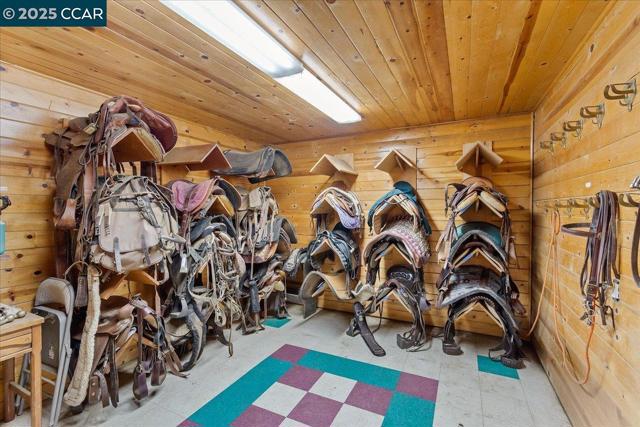 1101 North Gate Road, Walnut Creek CA: https://media.crmls.org/mediaz/75d68864-0eb1-4e43-80f3-5140ca219466.jpg