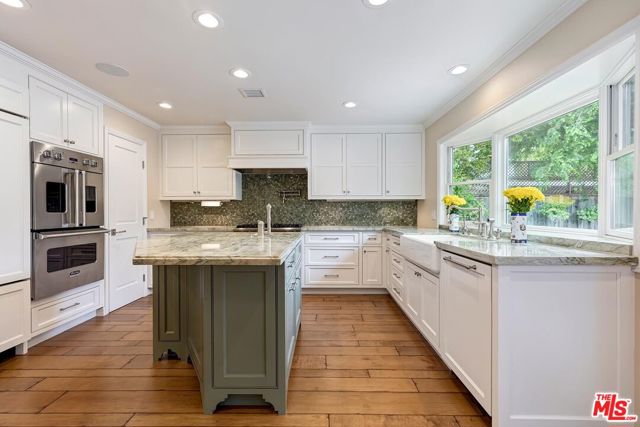 4211 Toluca Lake Lane, Toluca Lake CA: https://media.crmls.org/mediaz/75d71950-0b66-4116-82da-0c4c1241c545.jpg