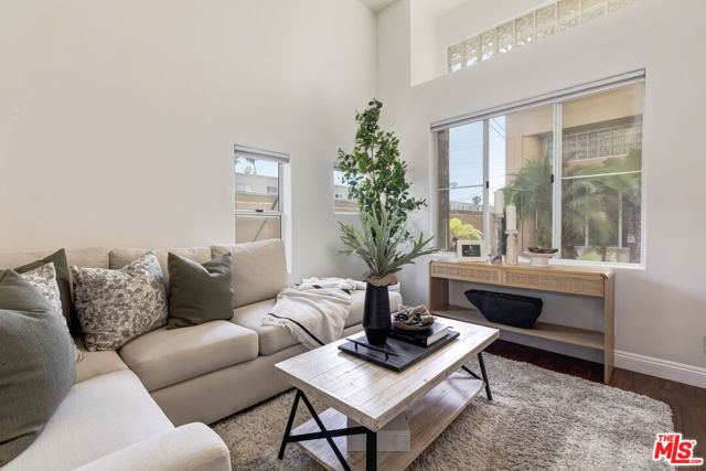 1630 E Palm Avenue, El Segundo CA: https://media.crmls.org/mediaz/75d8b5d9-2eb5-45b5-a17c-022974abc531.jpg