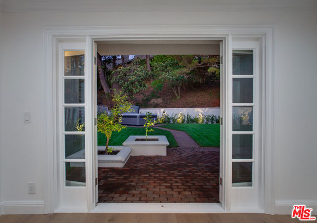 10221 Briarwood Drive, Los Angeles CA: https://media.crmls.org/mediaz/75d92f60-8c2b-4ae0-b16d-263543e6085b.jpg