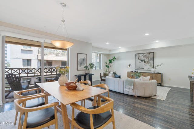 931 E Walnut Street, Pasadena CA: https://media.crmls.org/mediaz/75d96028-cd3d-4ec2-ab8c-d06e5a84ea8a.jpg
