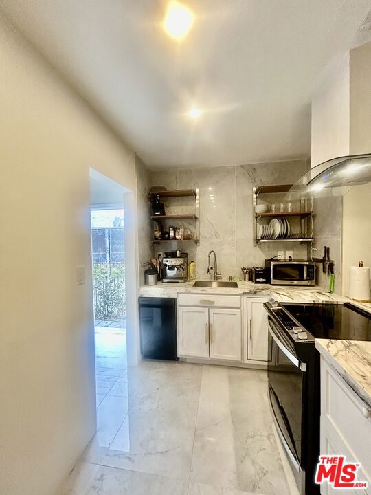 643 N Vista St, Los Angeles CA: https://media.crmls.org/mediaz/75d9b2a5-d721-4577-a65b-60f0738ce220.jpg