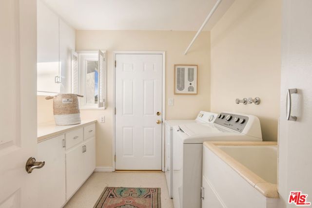 5108 Escobedo Drive, Woodland Hills CA: https://media.crmls.org/mediaz/75da7a95-7f93-4bb4-8616-2f781962f9dc.jpg