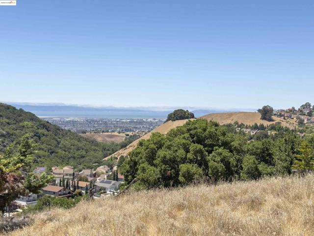 3446 Eureka Ct, Hayward CA: https://media.crmls.org/mediaz/75da7fc9-04d6-4f10-9c0c-4d6bceba89e3.jpg