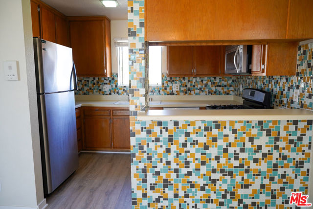 630 N Grand Avenue, Los Angeles CA: https://media.crmls.org/mediaz/75dbca7e-46e5-44aa-bdd7-87444346a7b5.jpg
