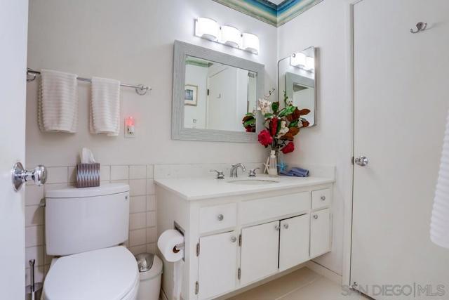 16555 Caminito Vecinos, San Diego CA: https://media.crmls.org/mediaz/75dc01d2-dee5-407c-ae78-ef2363c8db19.jpg