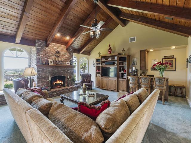 17502 Corte Lomas Verdes, Poway CA: https://media.crmls.org/mediaz/75dc29fe-50f1-4570-b891-39d66953e632.jpg