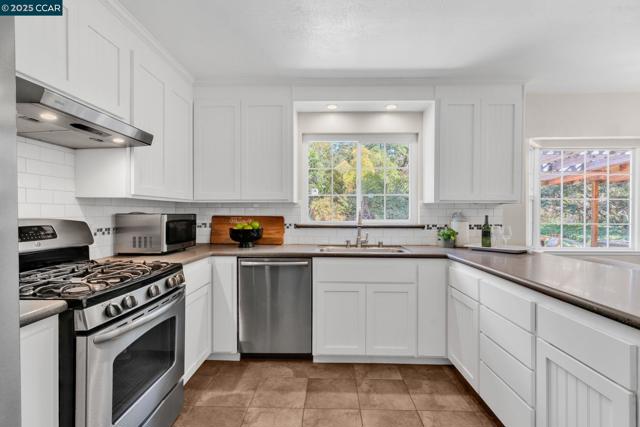 240 CASTLE GLEN ROAD, Walnut Creek CA: https://media.crmls.org/mediaz/75dc792a-b5aa-4238-aee0-49ca2fd72ba6.jpg