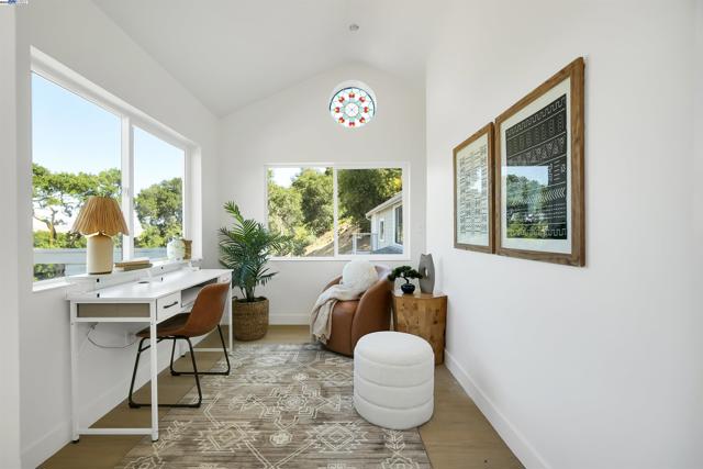 102 Castlewood Dr, Pleasanton CA: https://media.crmls.org/mediaz/75dc99ff-1290-42f6-a6e3-a596c49d49ff.jpg
