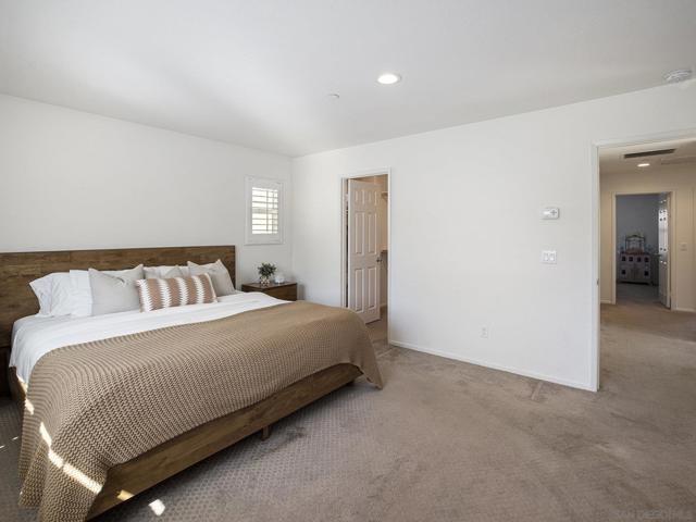 35406 Brown Galloway Ln, Fallbrook CA: https://media.crmls.org/mediaz/75dcd936-47a9-4ba9-bf26-10b260d32387.jpg