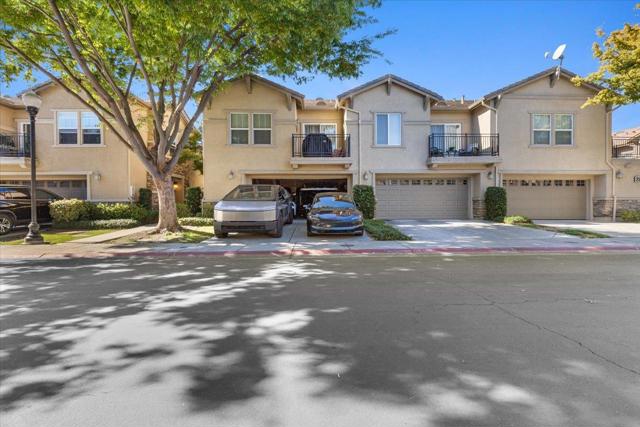 3301 N Park Drive, Sacramento CA: https://media.crmls.org/mediaz/75dceb15-8a06-4db8-ba64-35c5f871eba6.jpg