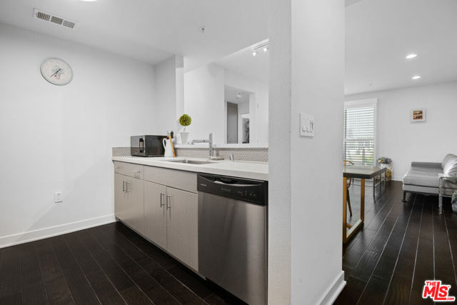 436 S Virgil Avenue, Los Angeles CA: https://media.crmls.org/mediaz/75ddff36-465e-402b-ba45-540d35a71303.jpg