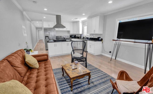 1946 W 39th Street, Los Angeles CA: https://media.crmls.org/mediaz/75de1f56-9a7c-4220-9737-cb3f7cef902f.jpg