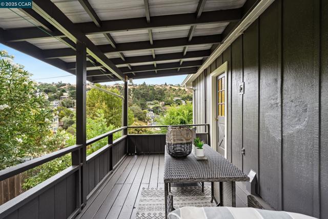 466 Clark St, Crockett CA: https://media.crmls.org/mediaz/75de23cc-5675-4ad6-8941-042ca03a780b.jpg