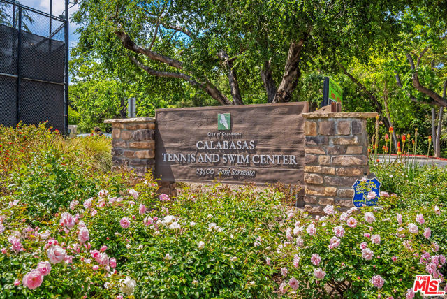 4392 Park Paloma, Calabasas CA: https://media.crmls.org/mediaz/75de995b-fb95-432d-8180-61688e748029.jpg