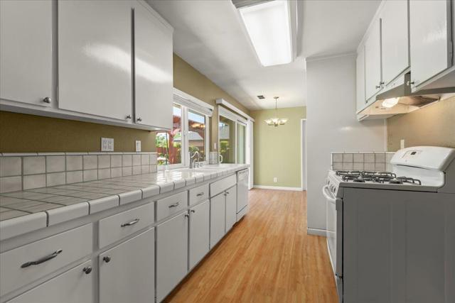 1239 Swaner Drive, Gilroy CA: https://media.crmls.org/mediaz/75def51e-a19c-4e7d-9e01-5428bafa4269.jpg
