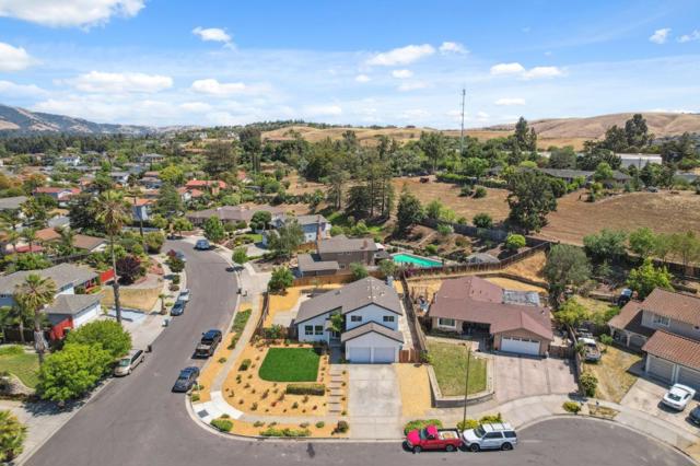 2494 Prunetree Court, San Jose CA: https://media.crmls.org/mediaz/75df2fc7-d428-4b78-896b-27b3efc7c16e.jpg