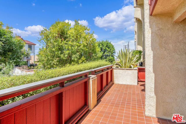 950 Main Street, El Segundo CA: https://media.crmls.org/mediaz/75e0168b-e9eb-46bc-b3c4-1202c143c4fe.jpg