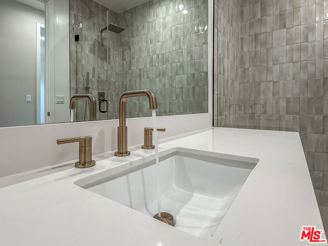 150 N Arnaz Drive, Beverly Hills CA: https://media.crmls.org/mediaz/75e072fe-4c81-4f17-a6e0-5244050e7305.jpg