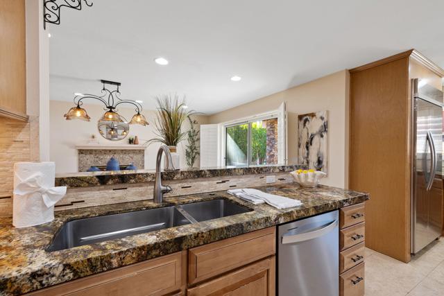 39165 Regency Way, Palm Desert CA: https://media.crmls.org/mediaz/75e0deac-c163-4c3b-a562-532757f38e13.jpg
