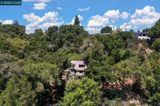 20 La Madronal, Orinda CA: https://media.crmls.org/mediaz/75e114de-cf3a-4ee6-8d93-eaa5de726f7d.jpg