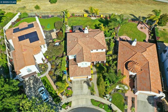 416 Ustilago Ct, San Ramon CA: https://media.crmls.org/mediaz/75e13773-f30e-4165-984f-6dabc5d744b8.jpg